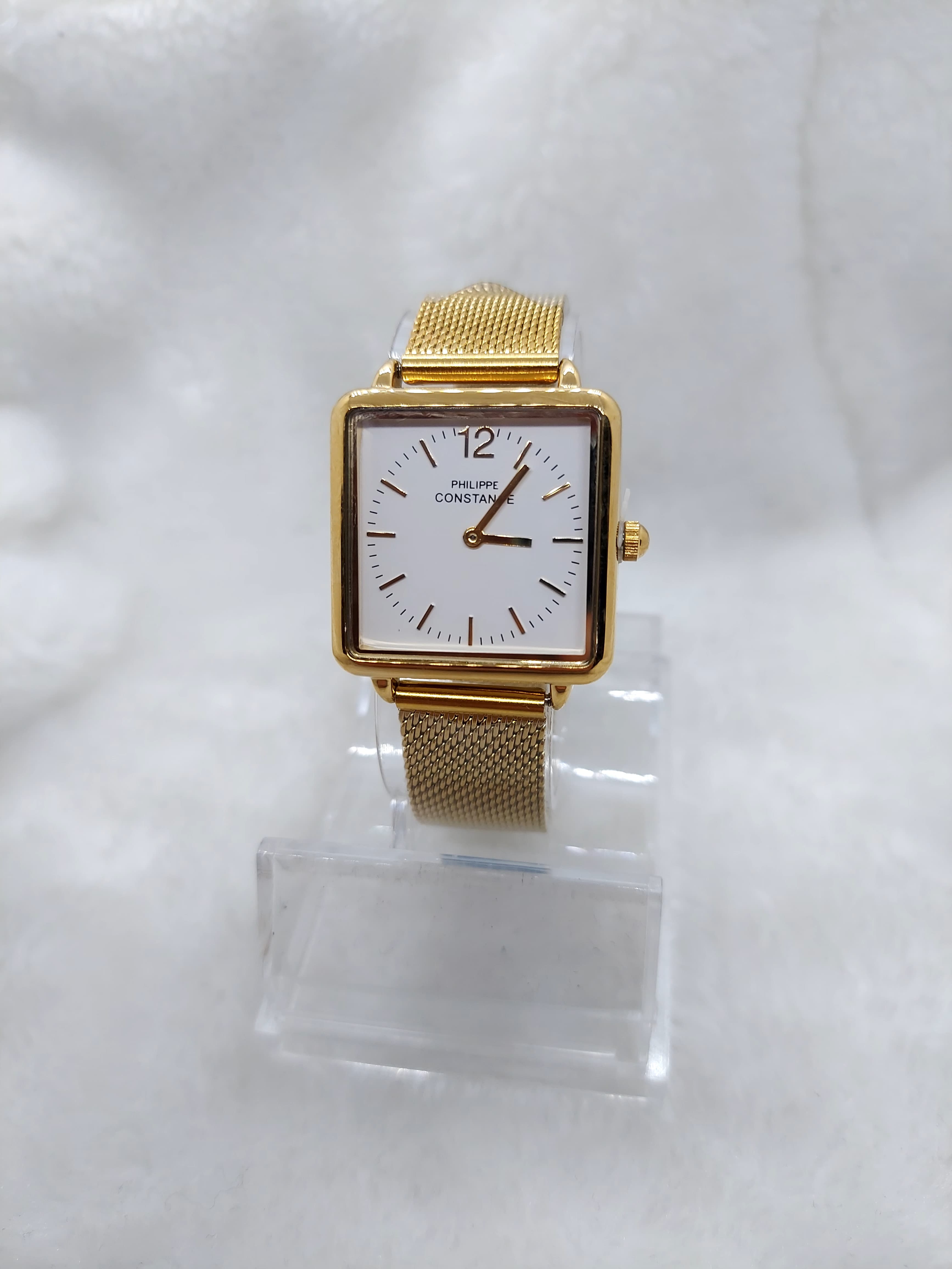 Montre carré doré