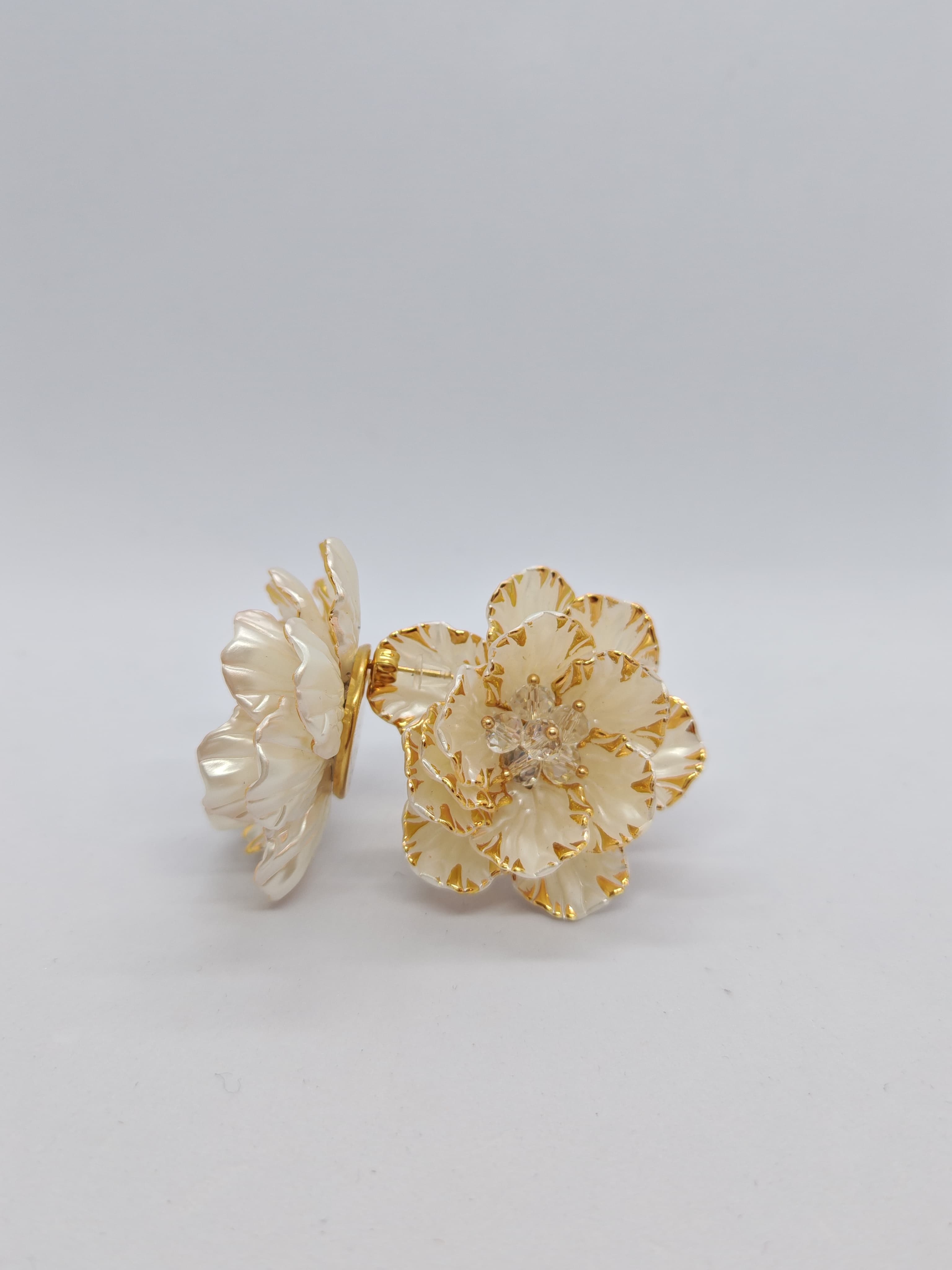 Boucles d'oreilles fleures blanches - product image